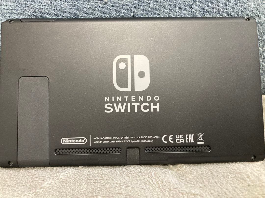 Nintendo Switch本体　ジョイコン無しSDカード付き　バッテリー強