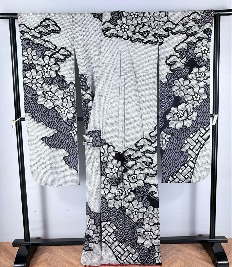 振袖 総絞り 赤黒 花松模様 上品