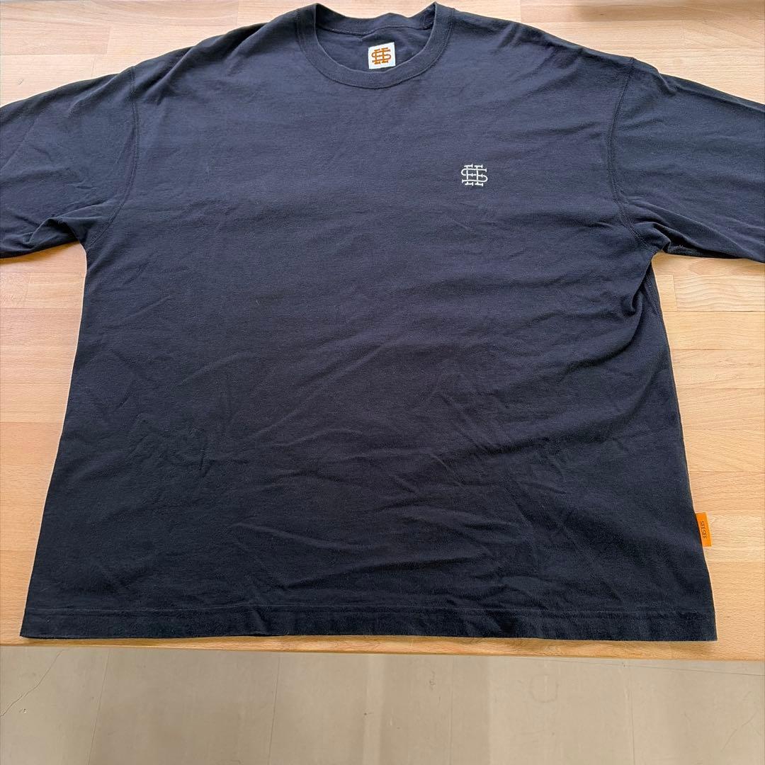 最終値下げSEE SEE刺繍ロゴブラック オーバーサイズTシャツ