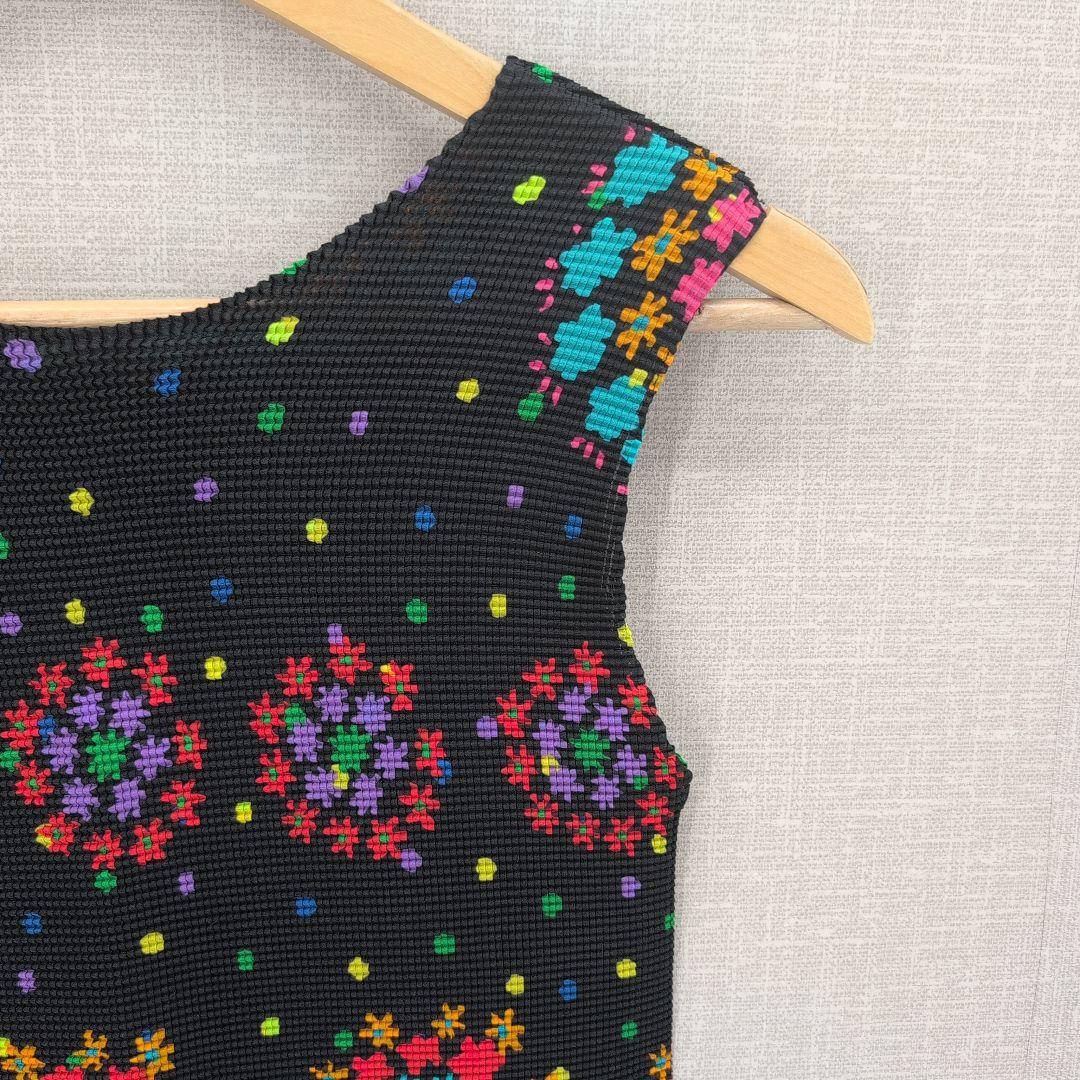 m*o様 ミーバイイッセイミヤケ　ノースリーブ　カットソー　プリーツ加工　総柄