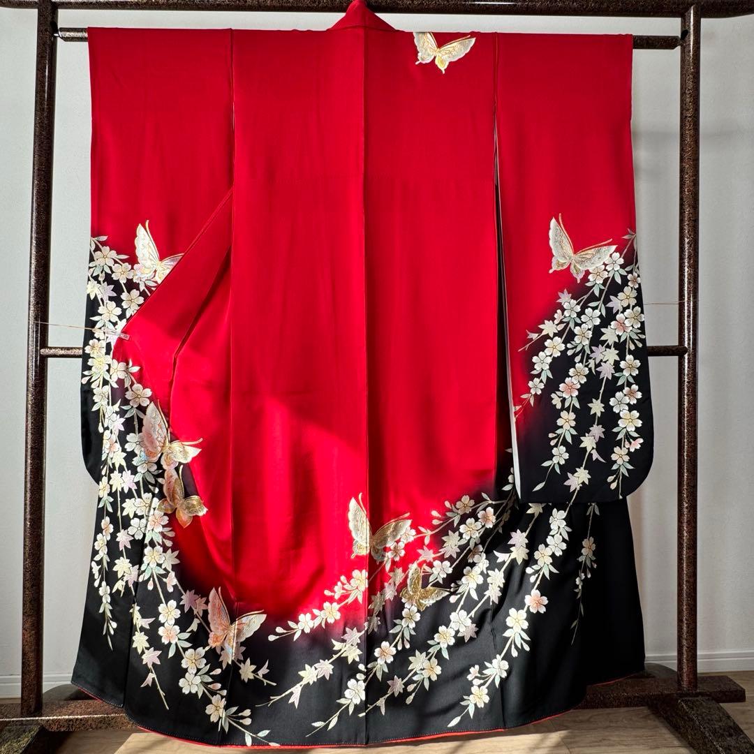超美品　振袖　現代　振袖　成人式　着物　159裄63.5 赤　黒　蝶々　金　無地