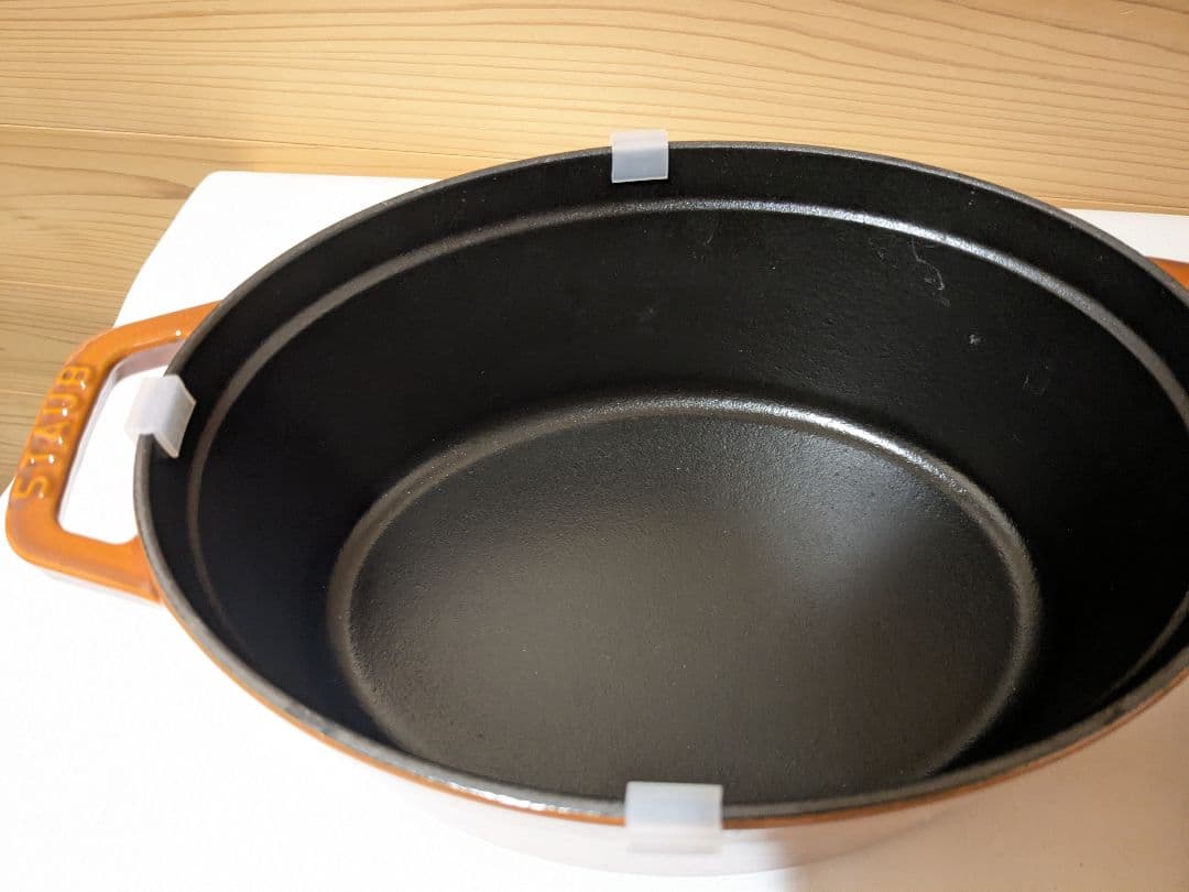 Staub　ストウブ　オーバル　23cm　シナモン　ココット　両手　鍋　調理