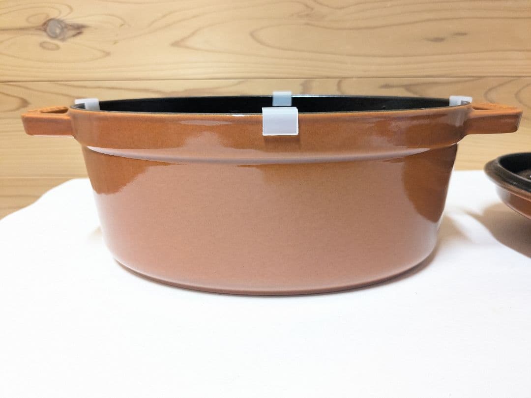 Staub　ストウブ　オーバル　23cm　シナモン　ココット　両手　鍋　調理