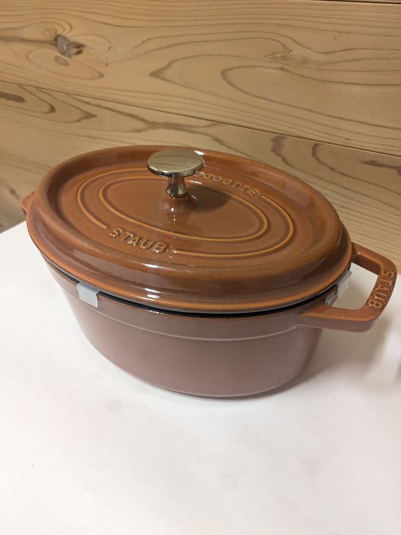 Staub　ストウブ　オーバル　23cm　シナモン　ココット　両手　鍋　調理