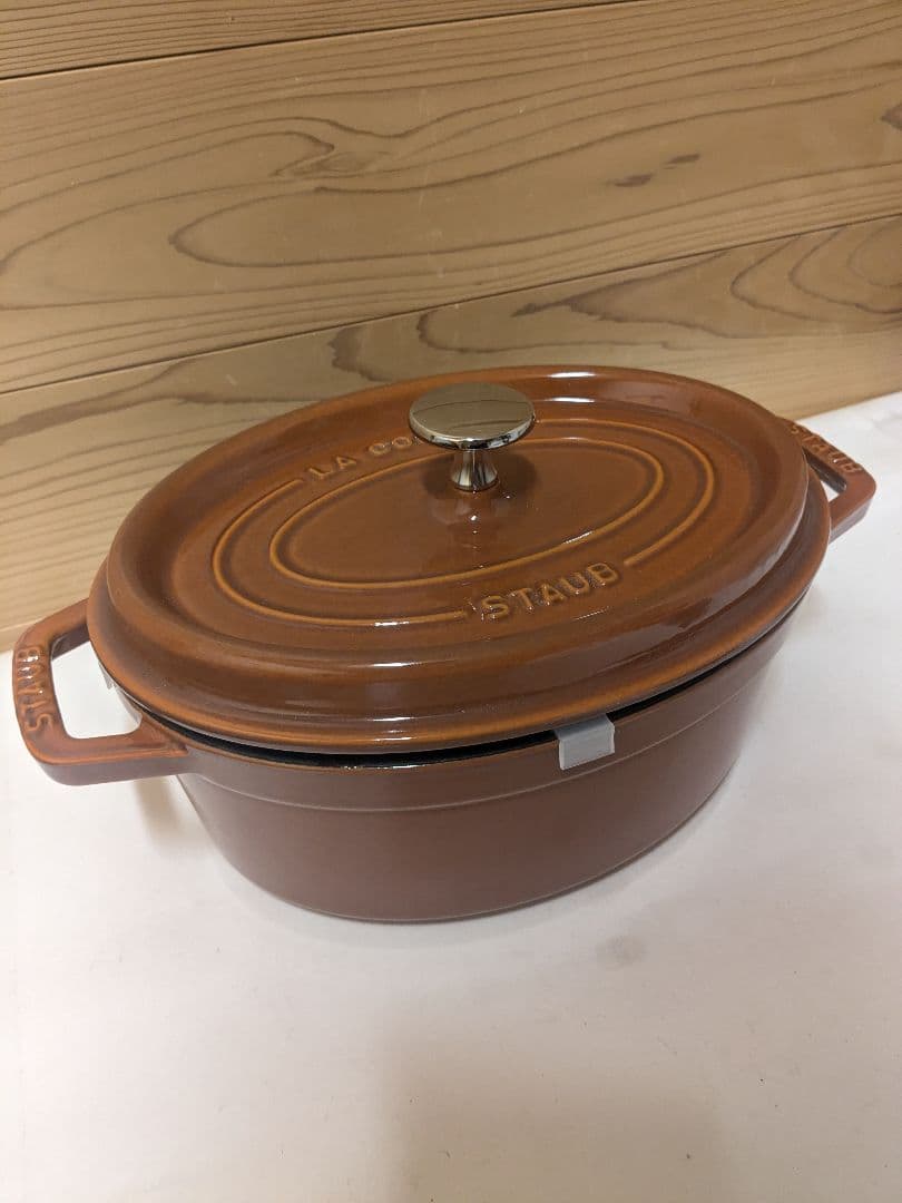 Staub　ストウブ　オーバル　23cm　シナモン　ココット　両手　鍋　調理