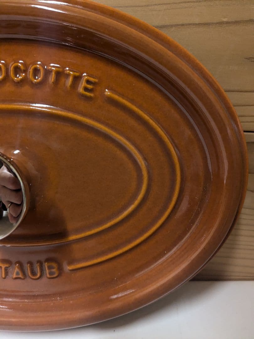Staub　ストウブ　オーバル　23cm　シナモン　ココット　両手　鍋　調理