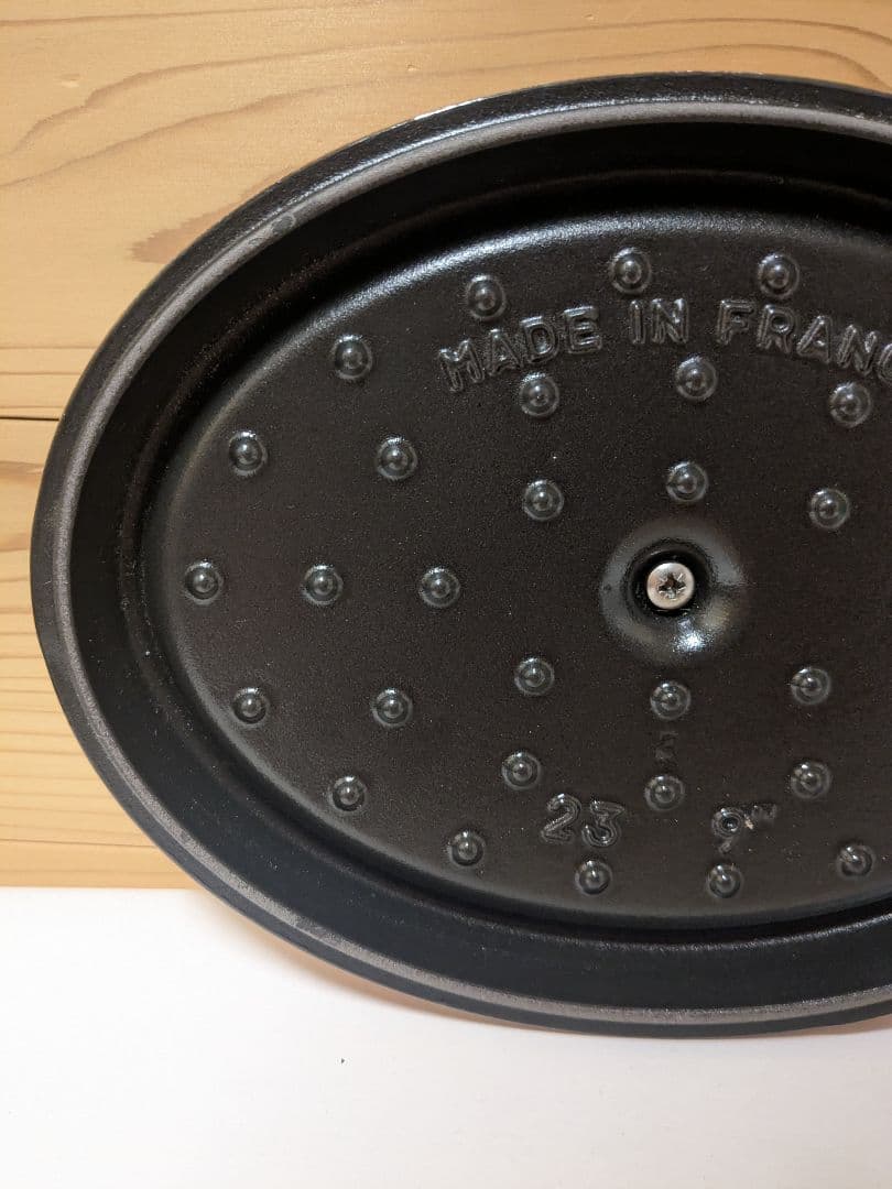 Staub　ストウブ　オーバル　23cm　シナモン　ココット　両手　鍋　調理