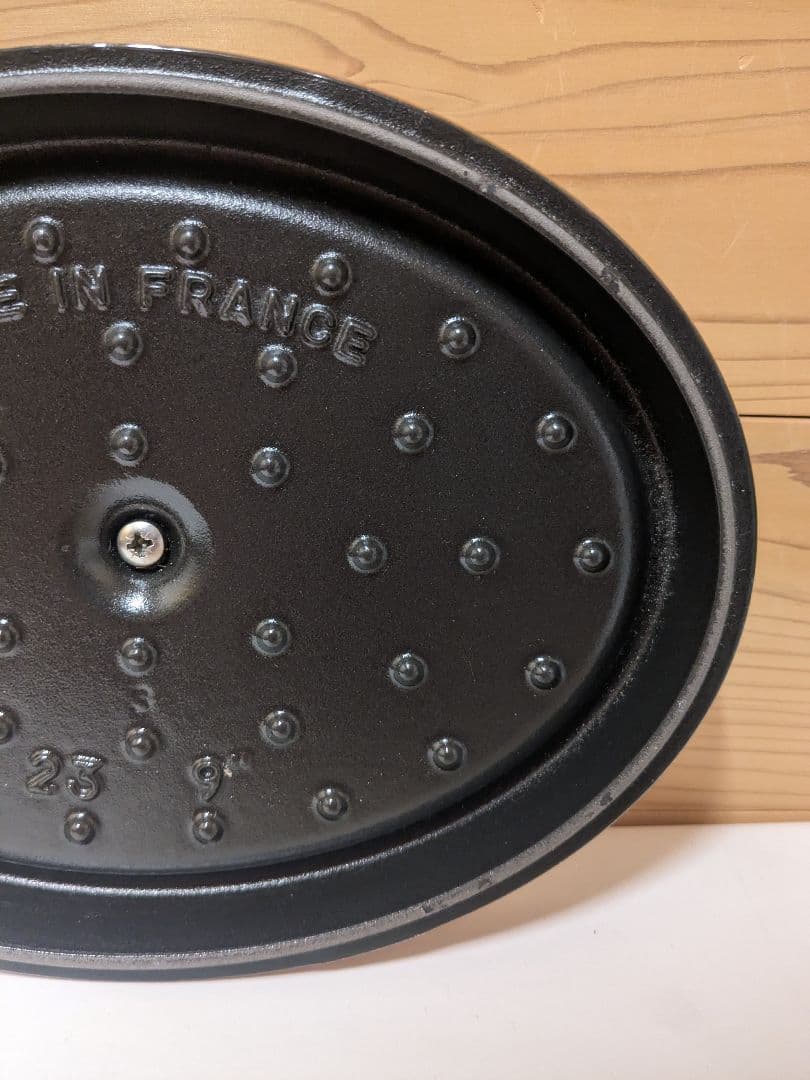 Staub　ストウブ　オーバル　23cm　シナモン　ココット　両手　鍋　調理