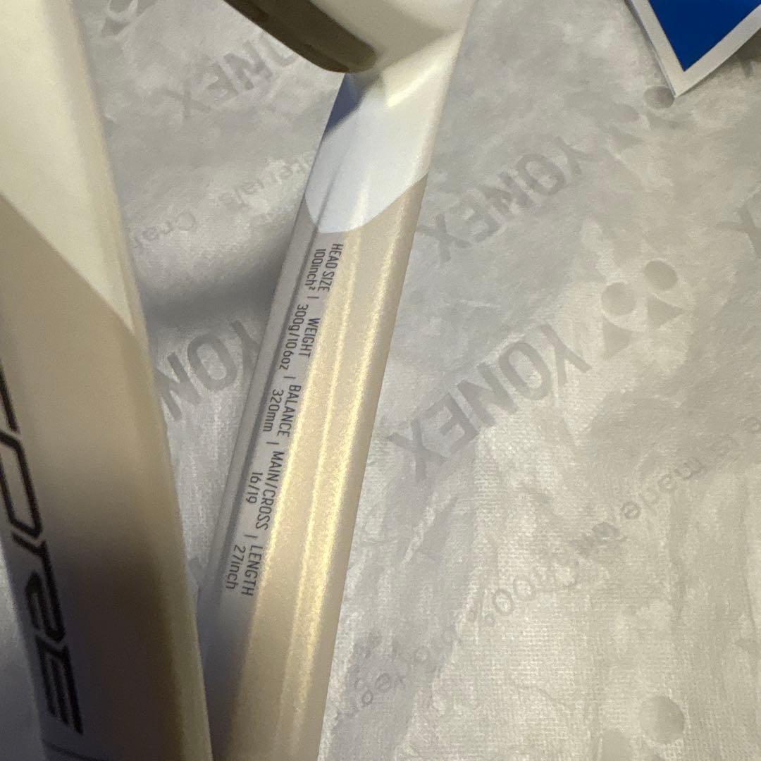 YONEX VCORE テニスラケット 300G