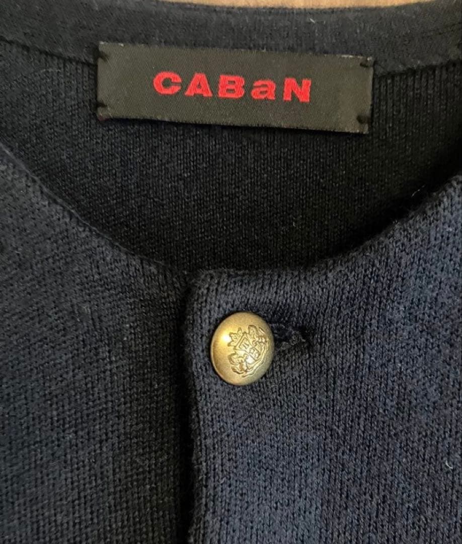 CABaNキャバン コットンカシミヤエンブレムクルーネックカーディガン