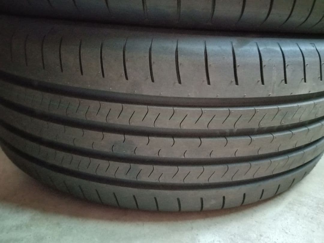 タイヤ225/55R19