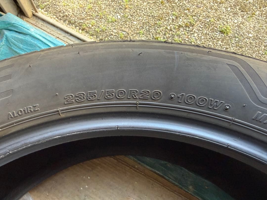 ブリヂストン ARENZA001 235/50R20 タイヤ