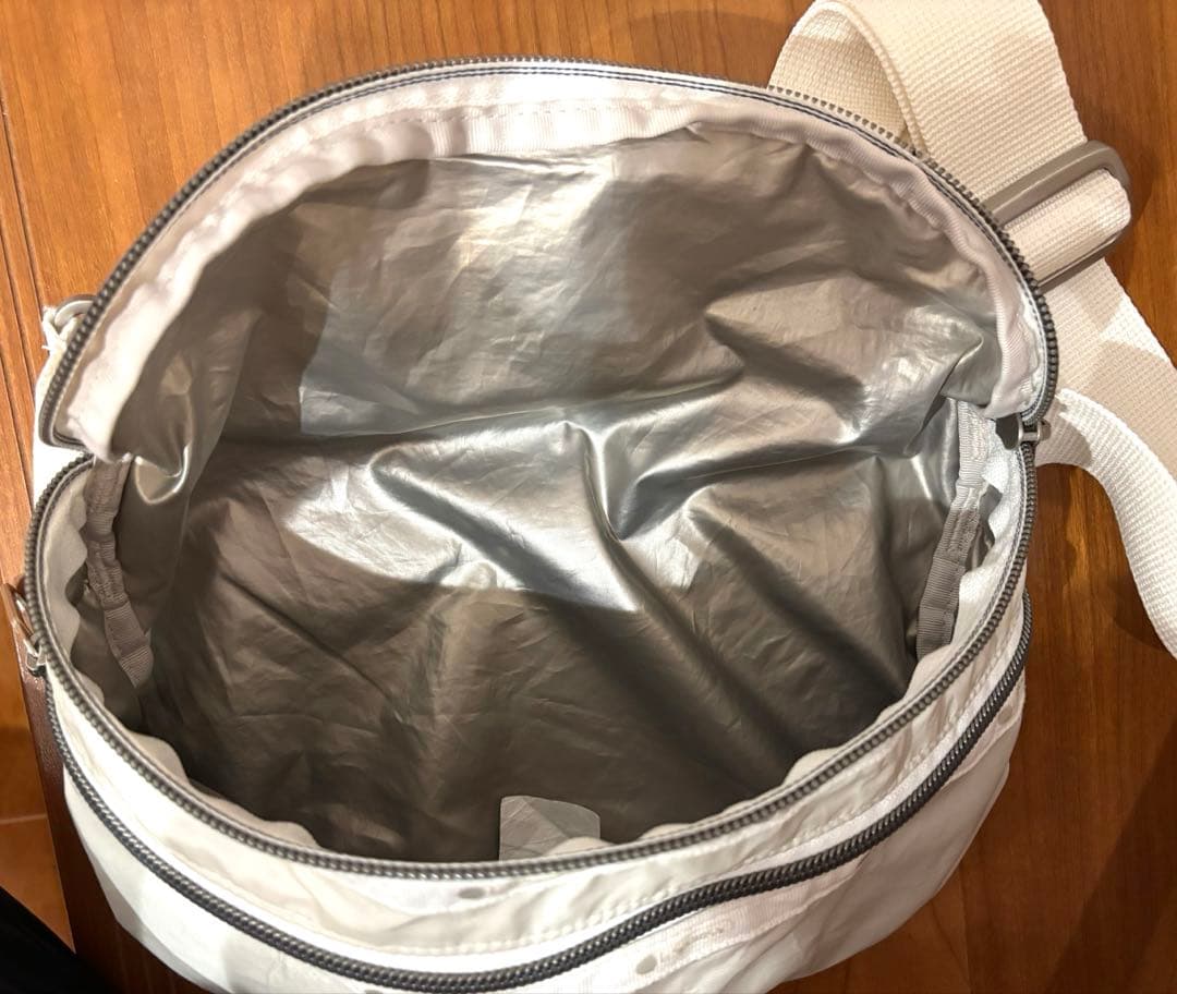 レスポートサック　LeSportsac ホワイト ボディバッグ