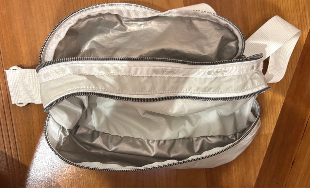 レスポートサック　LeSportsac ホワイト ボディバッグ
