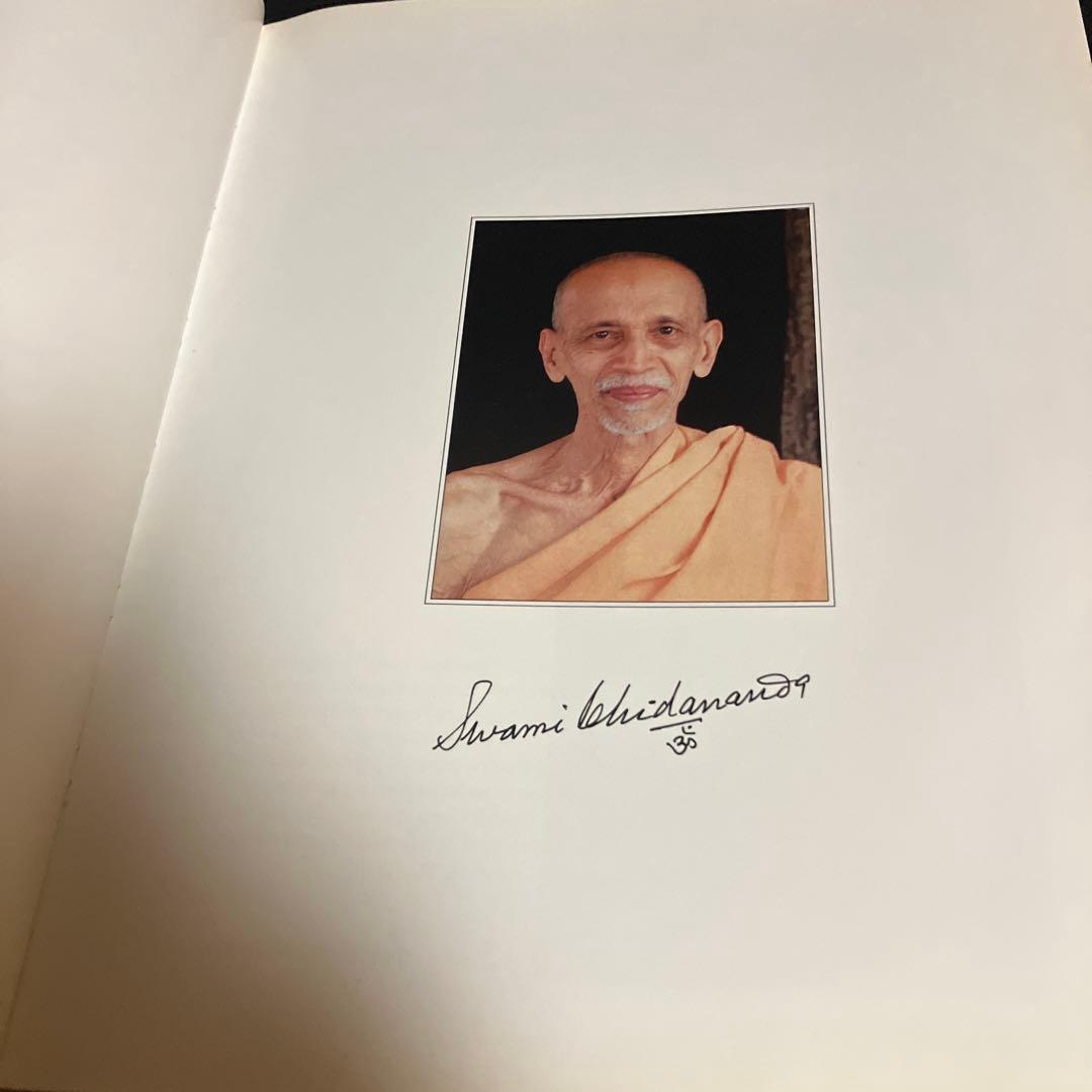 洋書　スワミ・チダナンダ