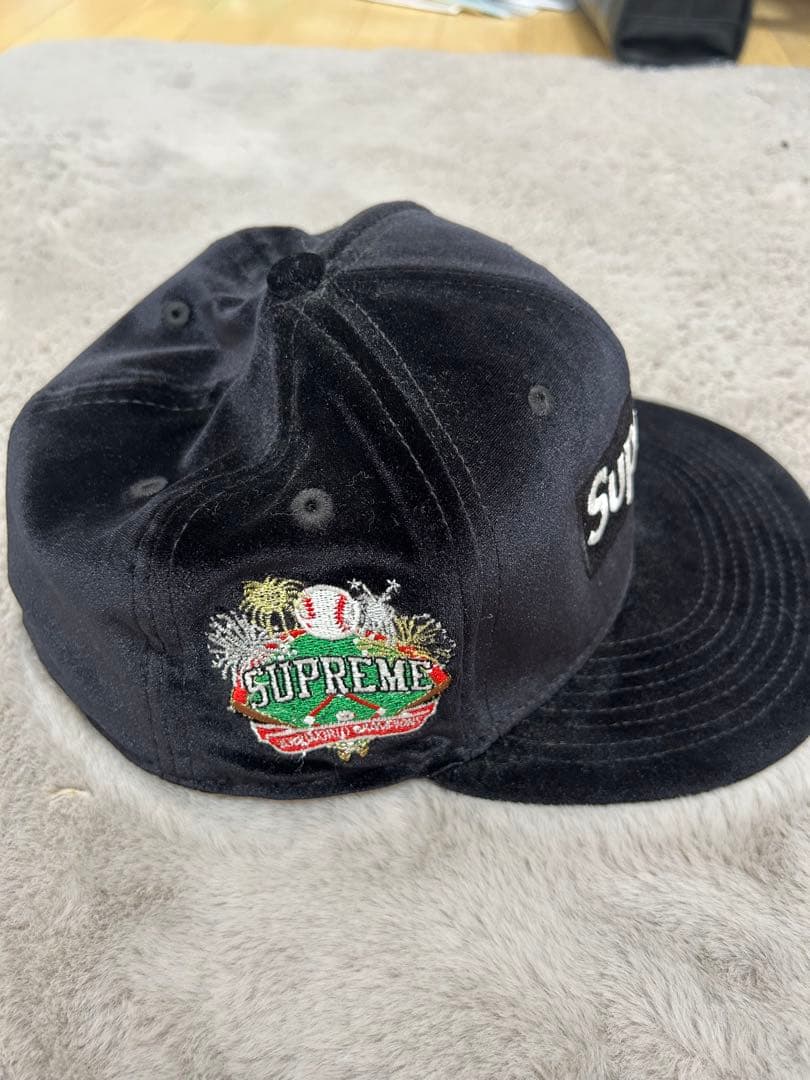 Supreme ベルベット ブラックキャップ　NEW ERAコラボ