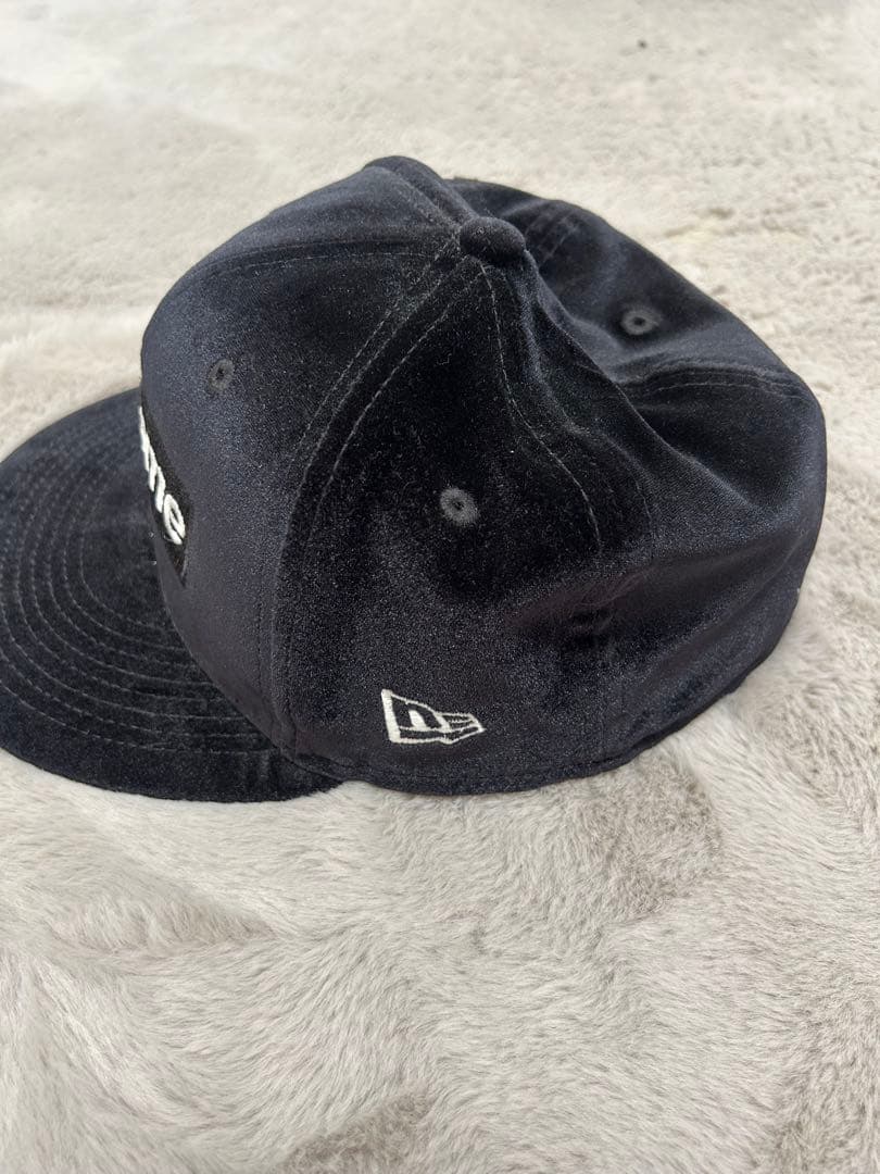 Supreme ベルベット ブラックキャップ　NEW ERAコラボ