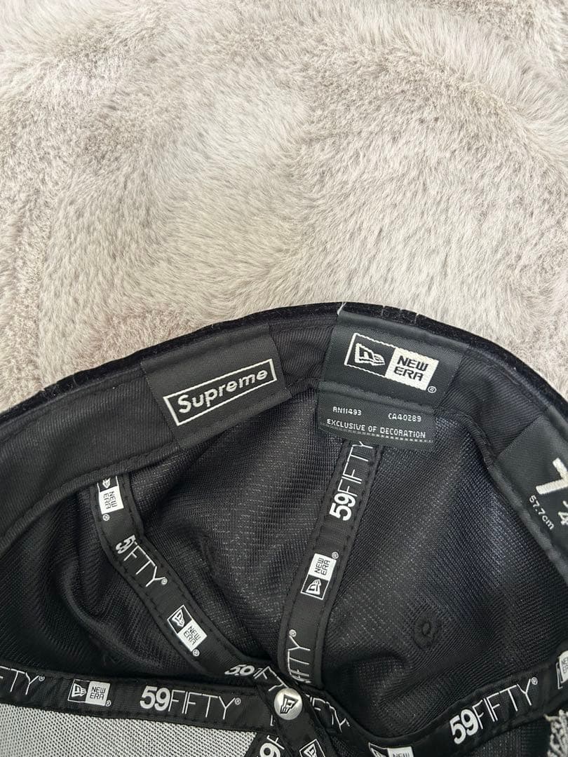 Supreme ベルベット ブラックキャップ　NEW ERAコラボ