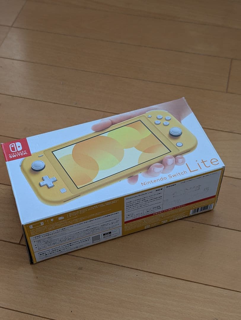 ​【完備品・美品】Nintendo Switch Lite イエロー ケース付