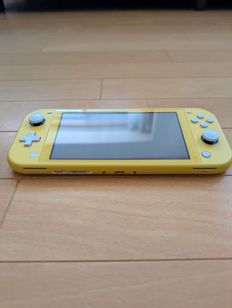 ​【完備品・美品】Nintendo Switch Lite イエロー ケース付