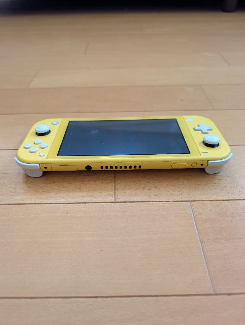 ​【完備品・美品】Nintendo Switch Lite イエロー ケース付