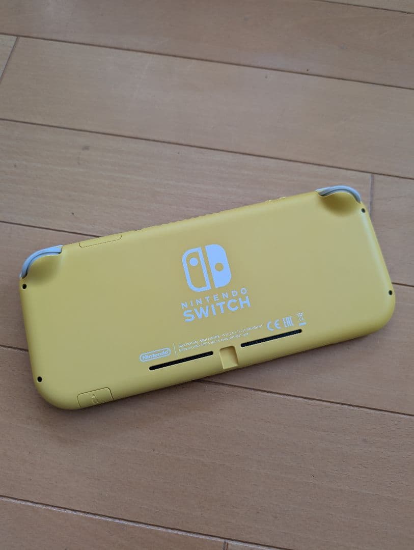 ​【完備品・美品】Nintendo Switch Lite イエロー ケース付