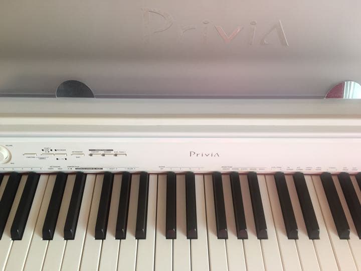 電子ピアノ