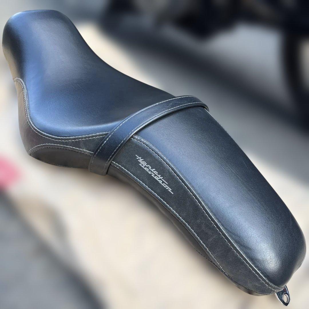Harley Davidson 純正バッドランダーシート