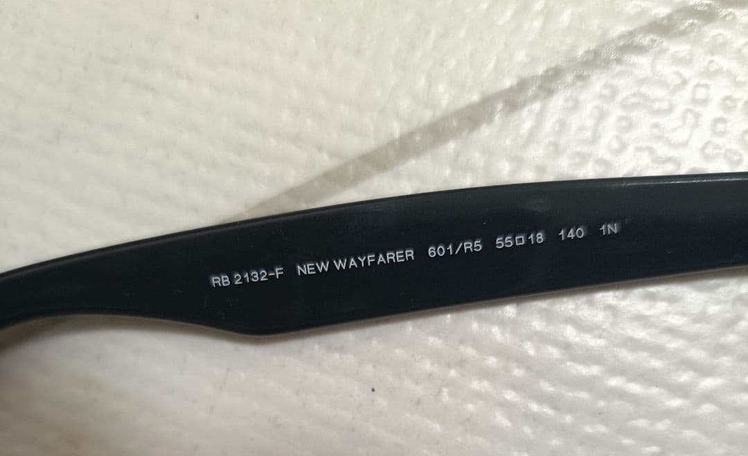 【美品】　レイバン　ニューウェイファーラー　RB2132F 601/R5