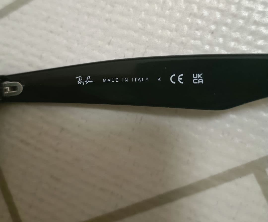 【美品】　レイバン　ニューウェイファーラー　RB2132F 601/R5