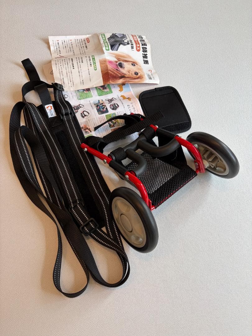 ミニチュアダックス用車いすとハーネスのセット 黒／赤（新品、未使用品）