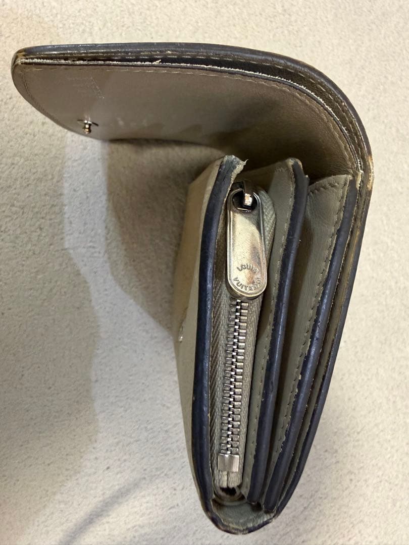ノエ様ꕤ︎︎·͜· Louis Vuitton 二つ折り財布 ベージュ