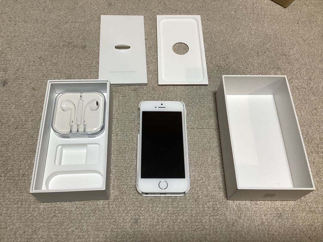ゆ*み様 Apple iPhone SE ホワイト 本体 64GB 箱説付き a