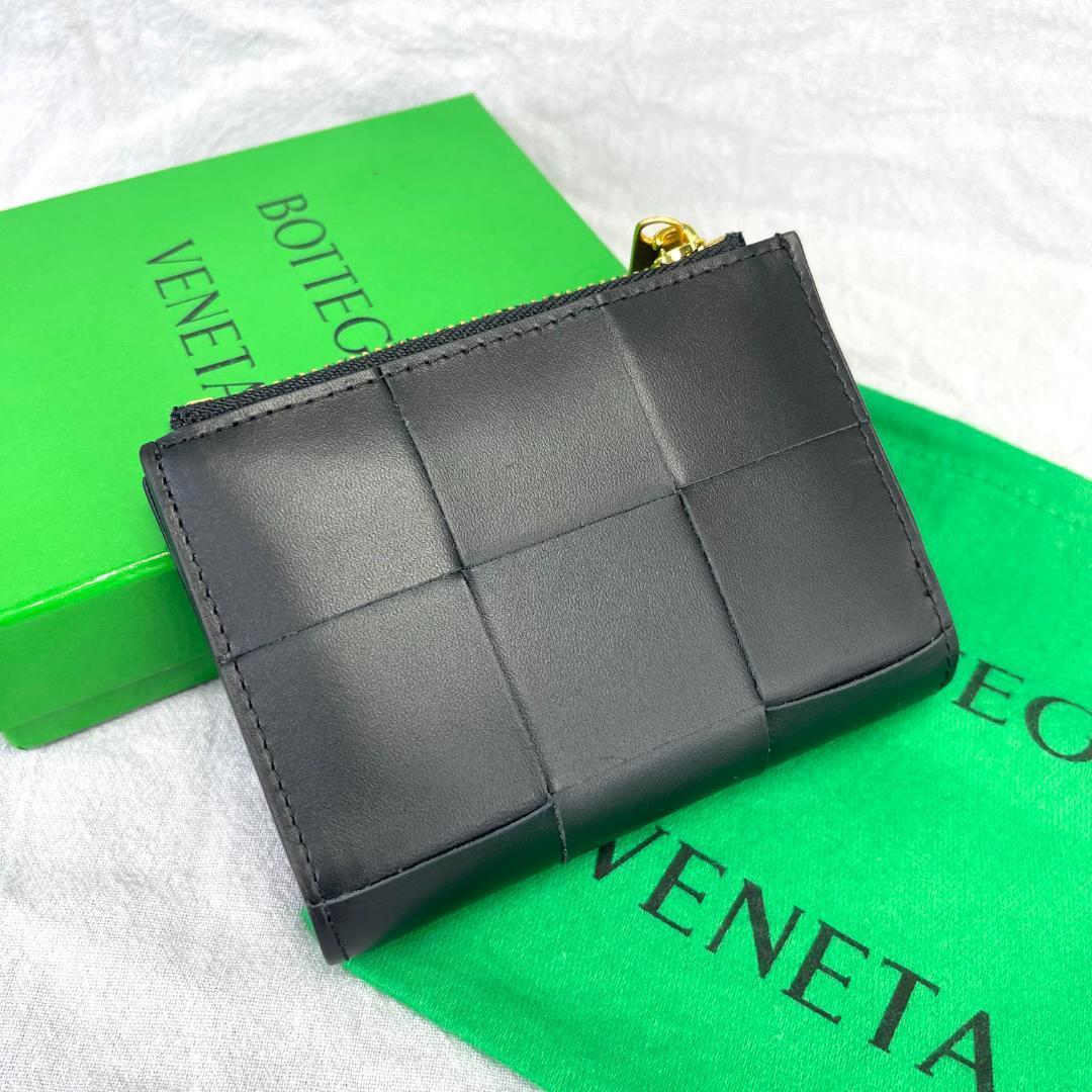 箱付きBOTTEGA VENETA マキシイントレ カセット 二つ折り財布