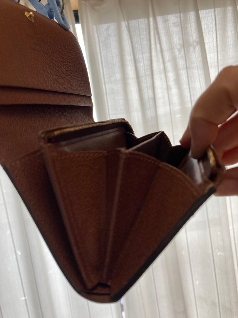 ルイヴィトン モノグラム 二つ折り財布