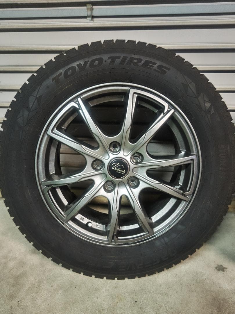 スタッドレスタイヤ TOYO215/60R16 OBSERVE GIZ2