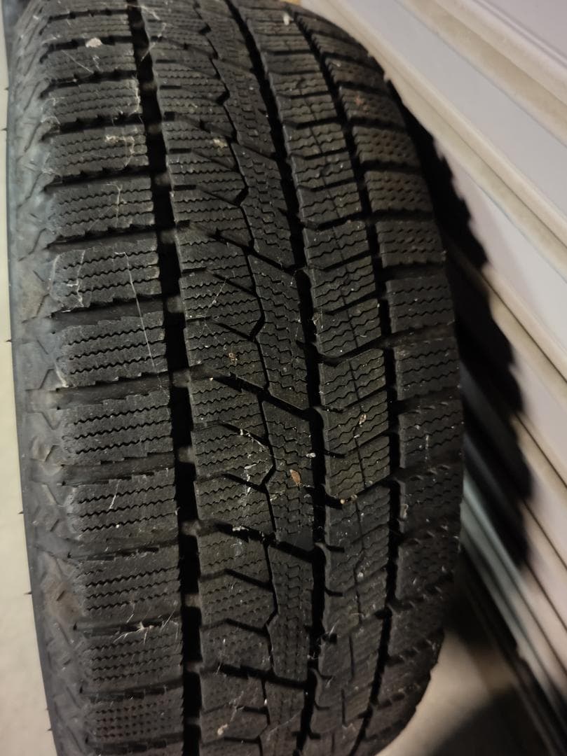 スタッドレスタイヤ TOYO215/60R16 OBSERVE GIZ2