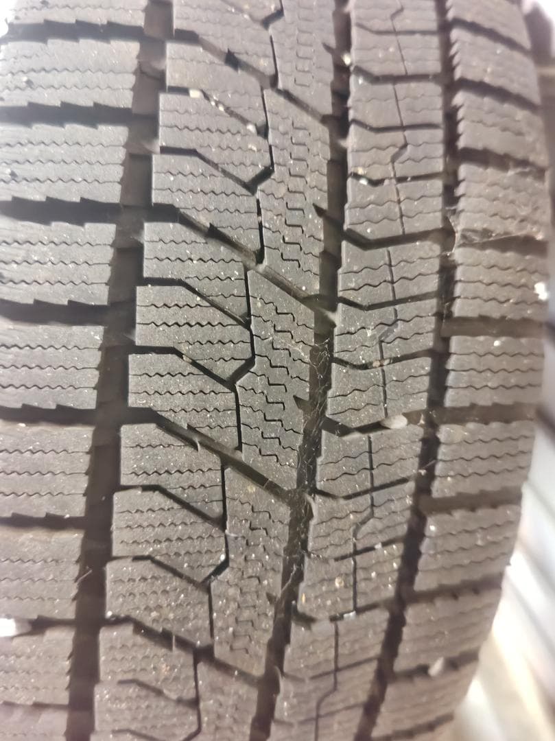スタッドレスタイヤ TOYO215/60R16 OBSERVE GIZ2