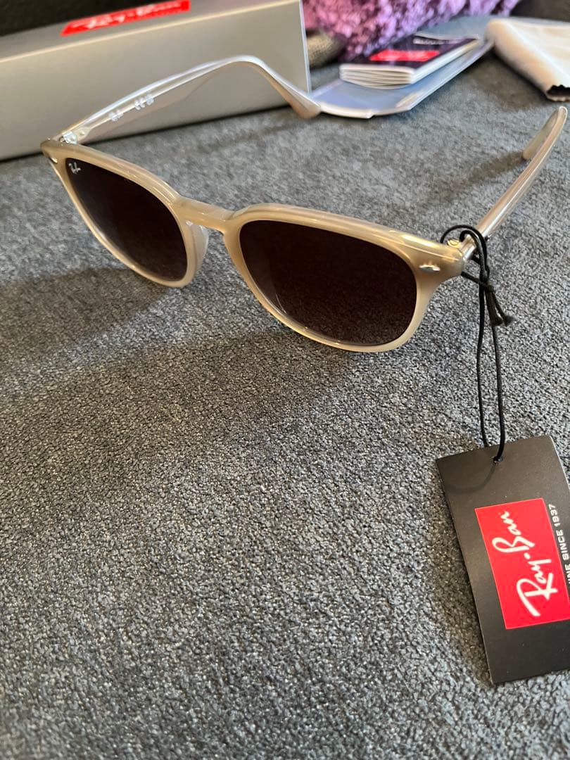 Ray-Ban クリアグレー ラウンド型サングラス　新品未使用　レディース