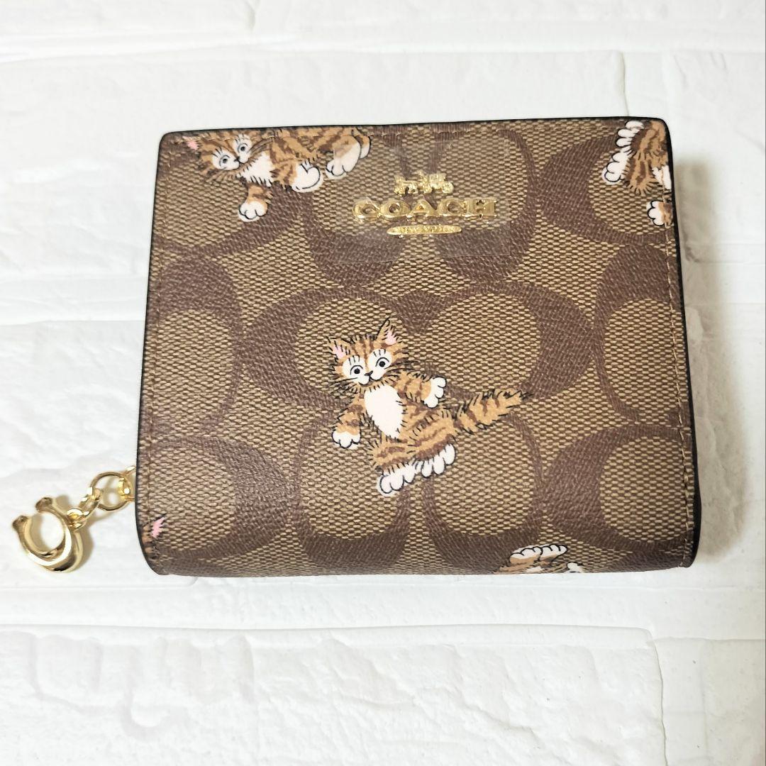 【新品・未使用】COACH 猫のイラスト 二つ折り財布