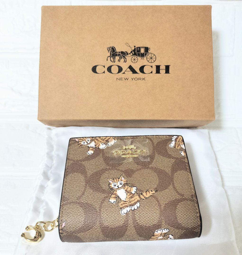 【新品・未使用】COACH 猫のイラスト 二つ折り財布