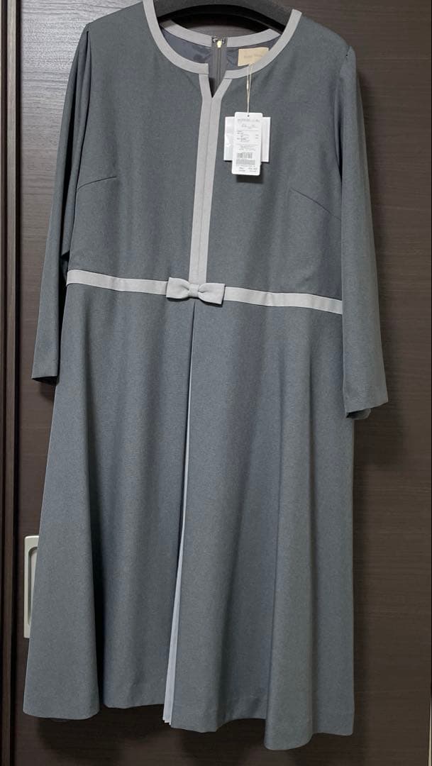 新品　タグつき　春　UVカット　リボン　プリーツ　バイカラー　ワンピース