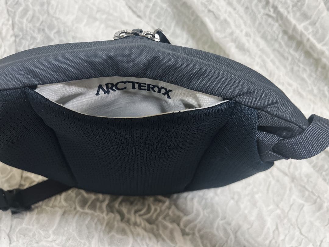 ARC'TERYX mantis 2 ショルダーバッグ ブラックサファイア
