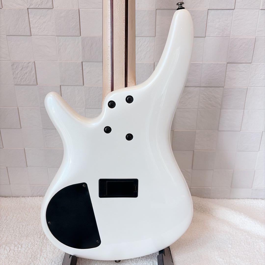 Ibanez アイバニーズ　SR305 5弦ベース エレキベース　アクティブ　白