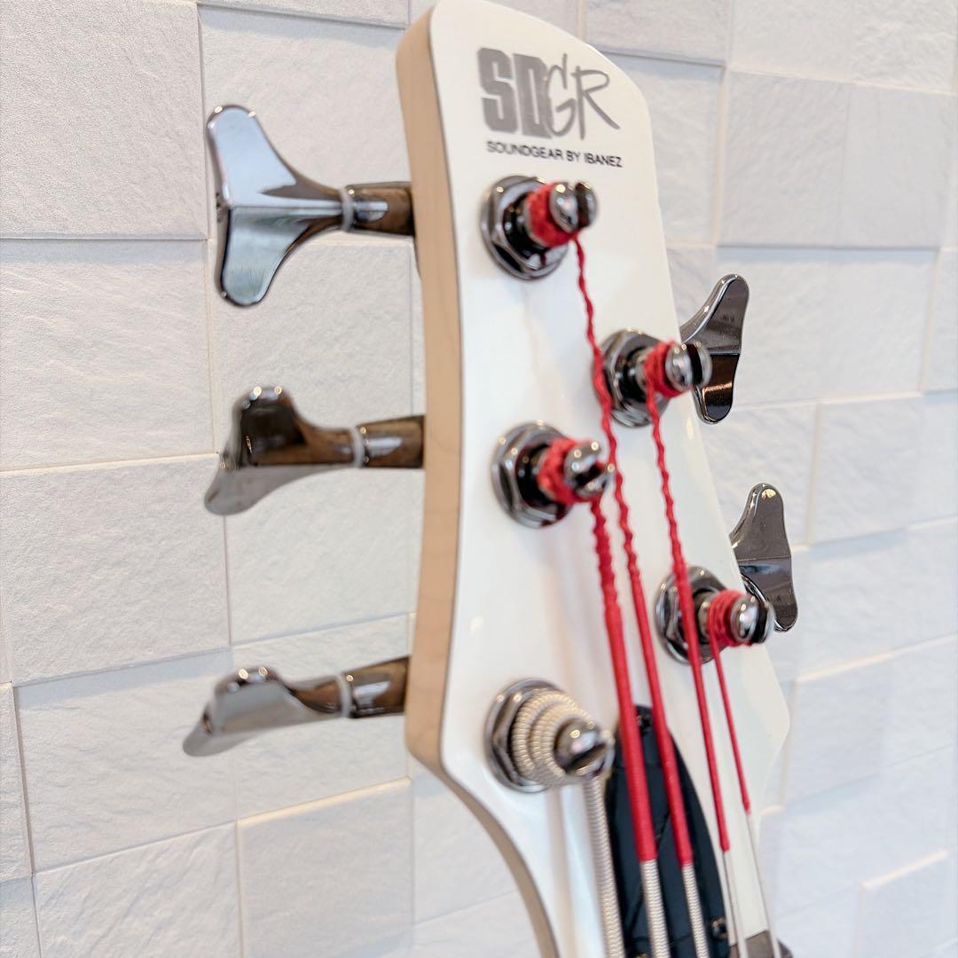 Ibanez アイバニーズ　SR305 5弦ベース エレキベース　アクティブ　白
