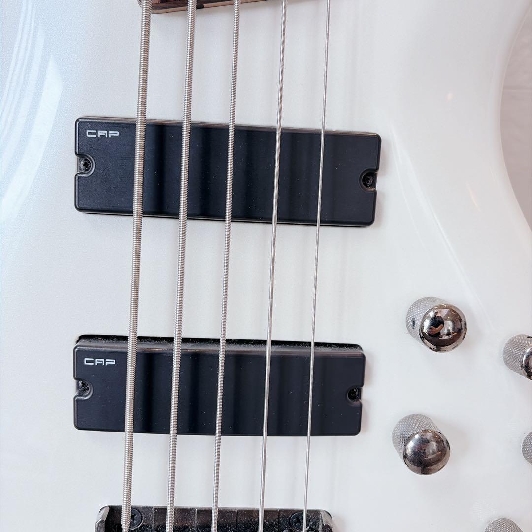 Ibanez アイバニーズ　SR305 5弦ベース エレキベース　アクティブ　白