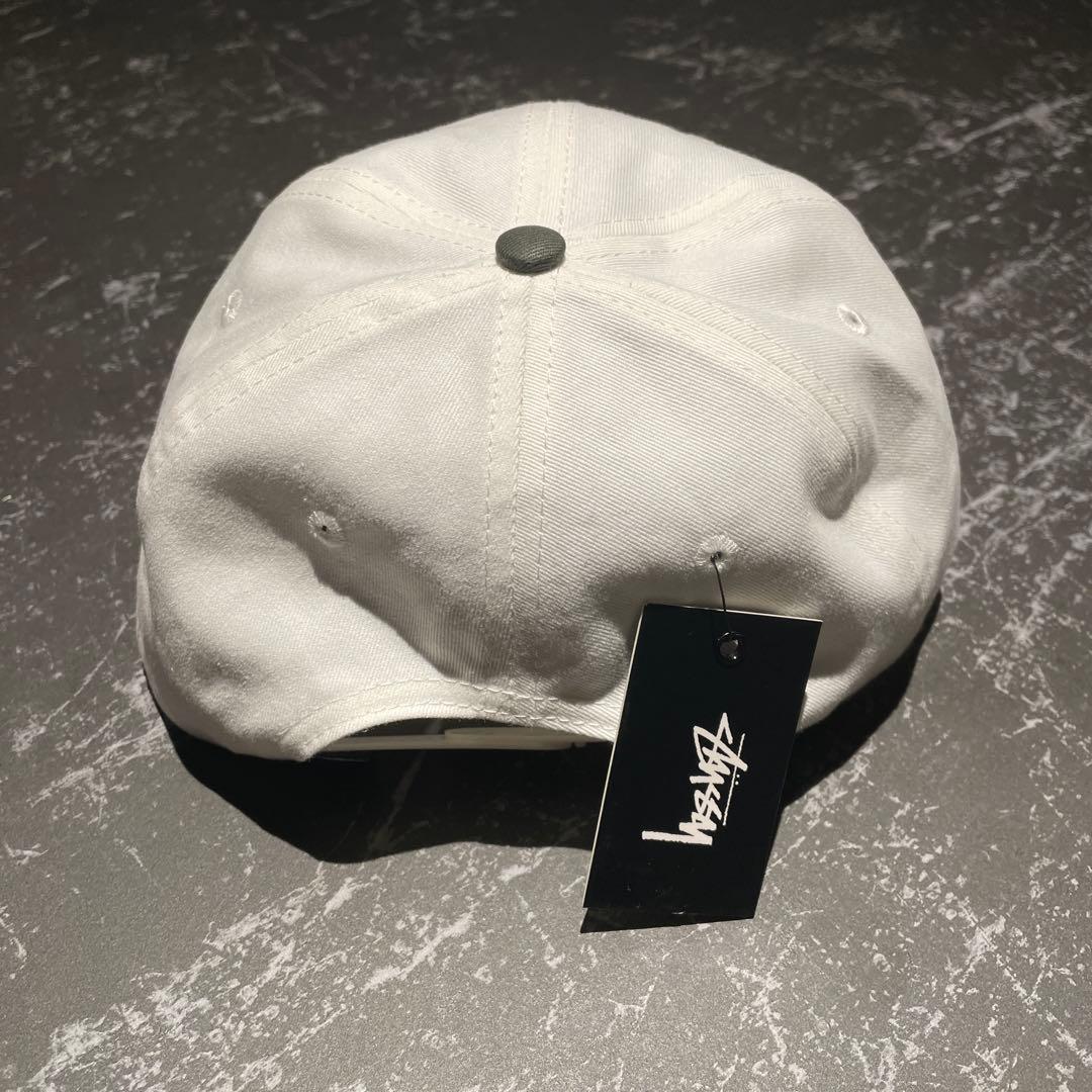 Stussy Sロゴ刺繍キャップ ホワイト/モスグリーン