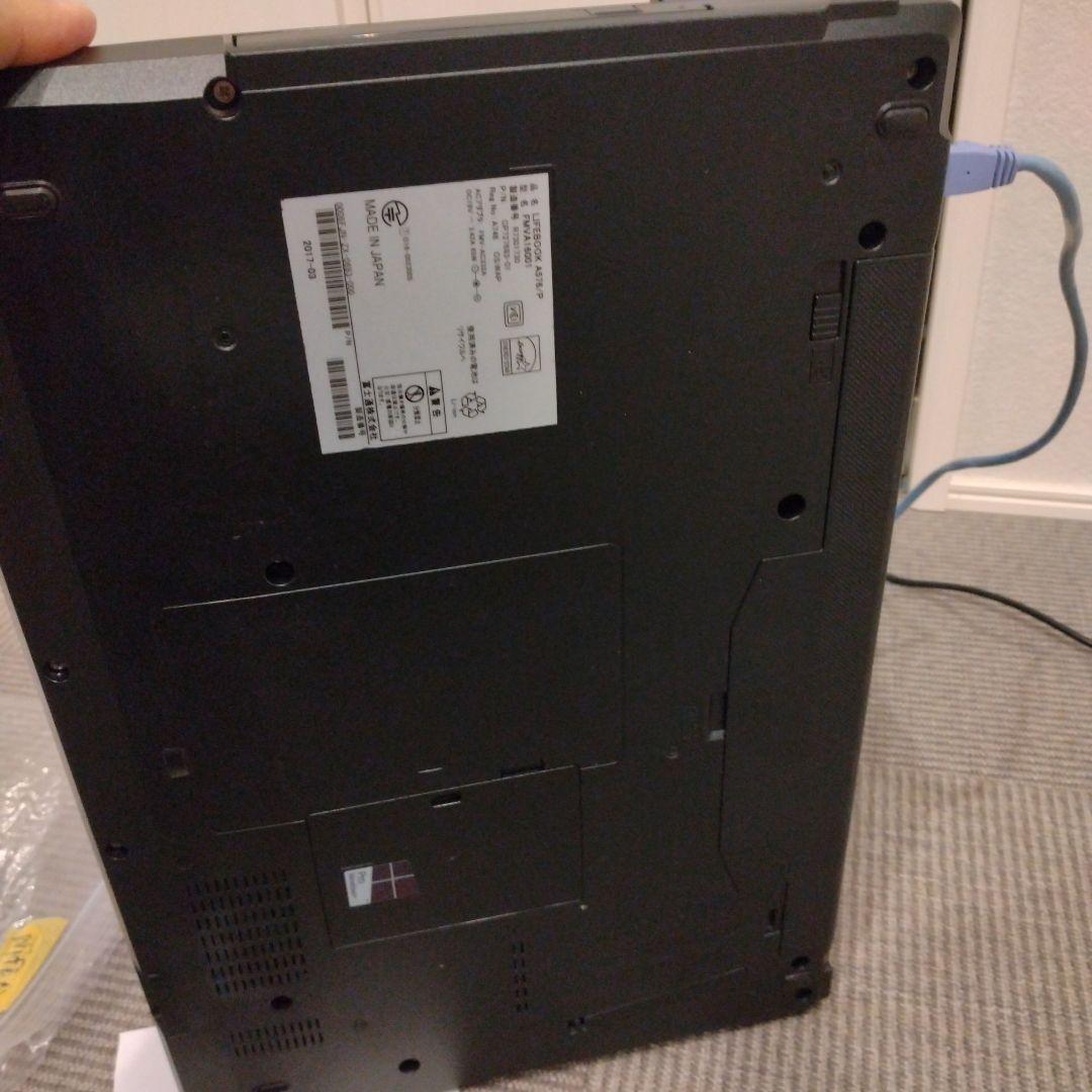富士通 LIFEBOOK A/576P 型番：FMVA16001