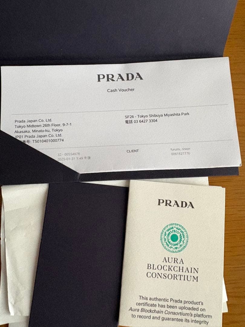 り*ご様 PRADA サフィアーノトライアングル財布　ブラック