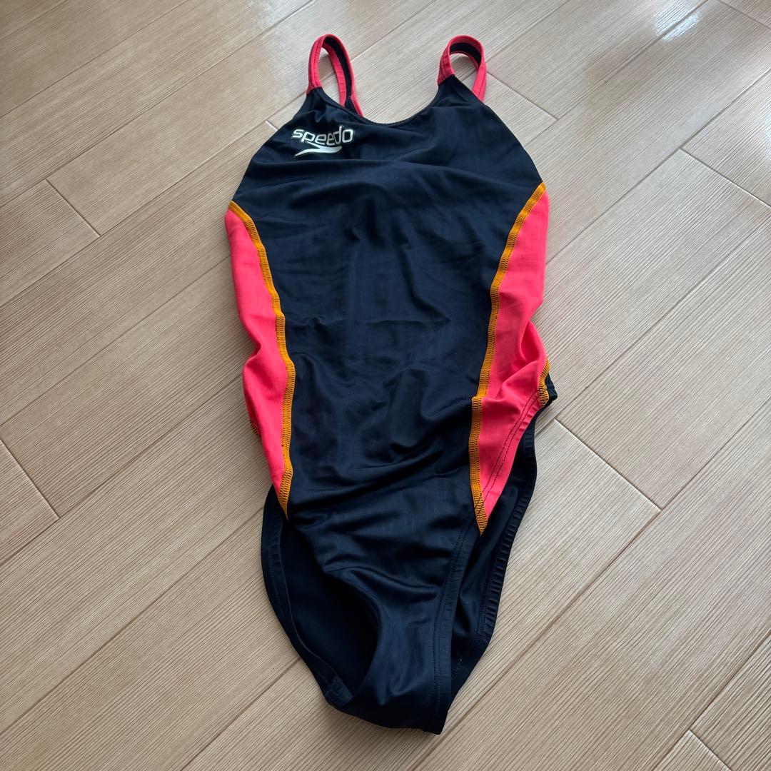 elly【新品未使用】ハーフジップストップス、水着3着